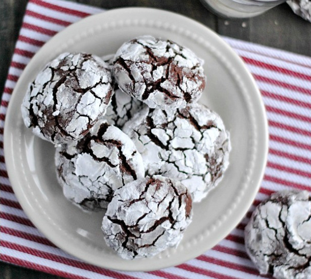 Recipe: Chocolate Crinkle Cookies