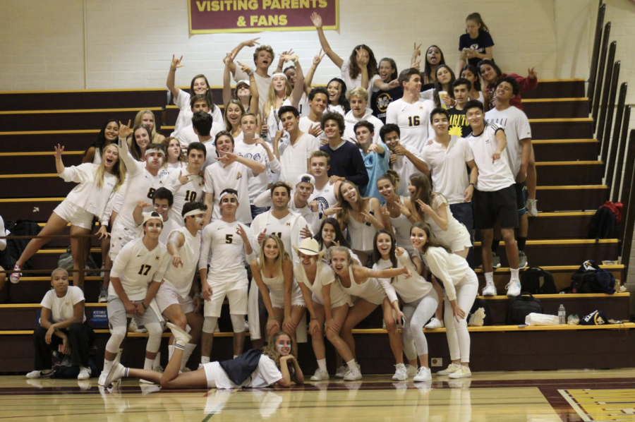 Menlos student cheering section, the Sea of Gold, poses for a group picture at the game. Photo courtesy of Staff Photographer, Bella Scola. 