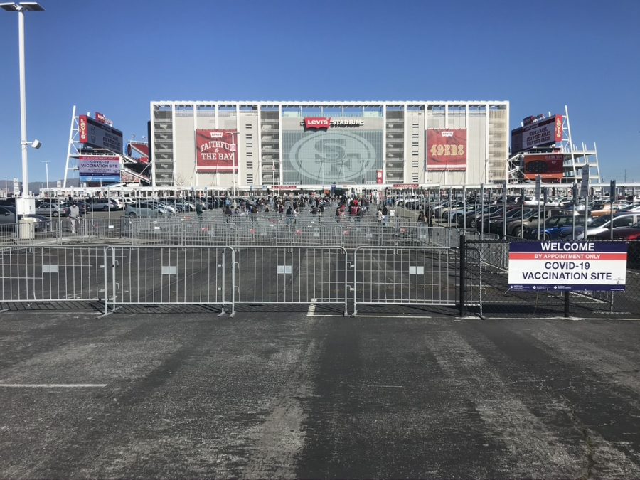 People line up outside of Levi’s Stadium to receive the COVID-19 vaccine. The line is usually around one hour long, according to the Operations Director who gave his name as Edwin. Staff photo: Sylvie Venuto.
