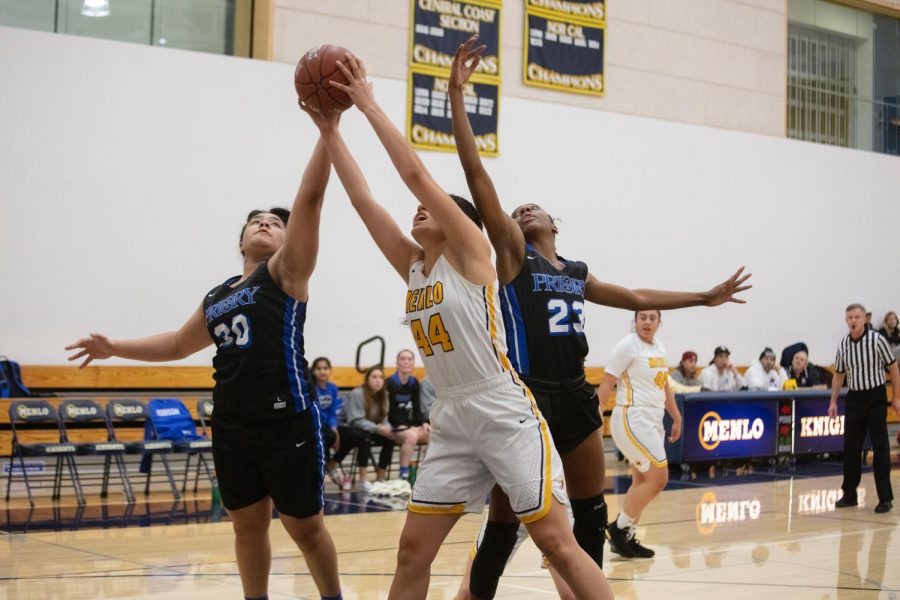 The Menlo girls basketball team competes in early 2020. As a result of a recent lawsuit by high school students in San Diego, California is reopening many indoor high school sports. Photo courtesy of Doug Peck.