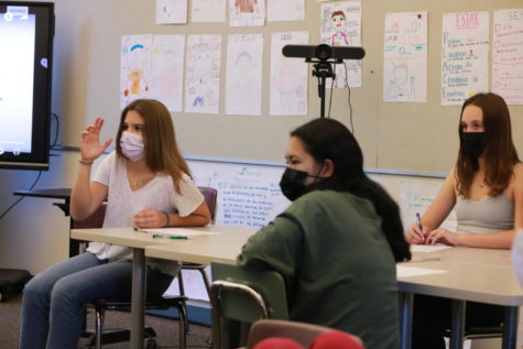 Students answer questions during Spanish. Since incoming students can be placed into a wide range of different levels and have to both complete two consecutive years and reach level 3, it can be complicated to fulfill the requirement. Photo Courtesy of Desiree Ramon-Aquino.