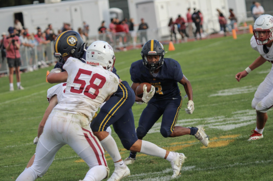 Senior Ty Richardson runs the ball in the 2021 Valpo Bowl. Menlo looks retain the trophy and repeat their success from last season. Staff Photo: Lexi Friesel