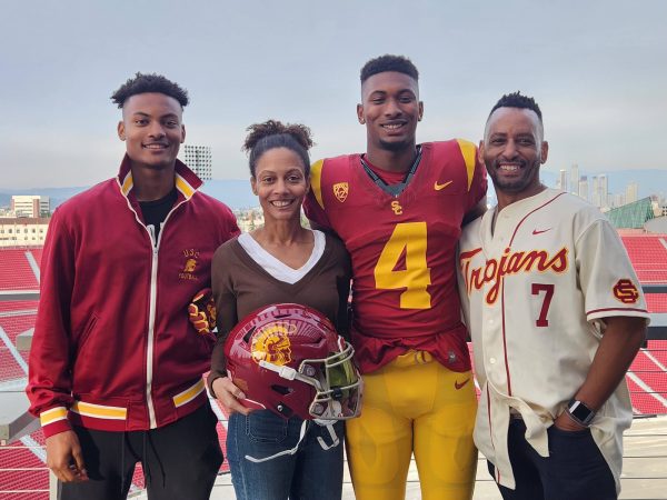Jaden Richardson (second from right) stands with his family on his visit to USC. Photo courtesy of Richardson